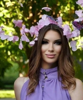 Живу в Москве. Мое тело создано для наслаждения, а мои услуги приведут тебя к небесам блаженства. В моих нежных объятиях ты сможешь расслабиться и забыть обо всем, погрузившись в мир наслаждения. Мои возможности безграничны, и я открыта для экспериментов и новых впечатлений. Фото 100% мои, у меня есть отличные отзывы от довольных клиентов. 🌹Заинтригован? Не теряй времени, дай себе незабываемую встречу со мной! 🌹 Маша